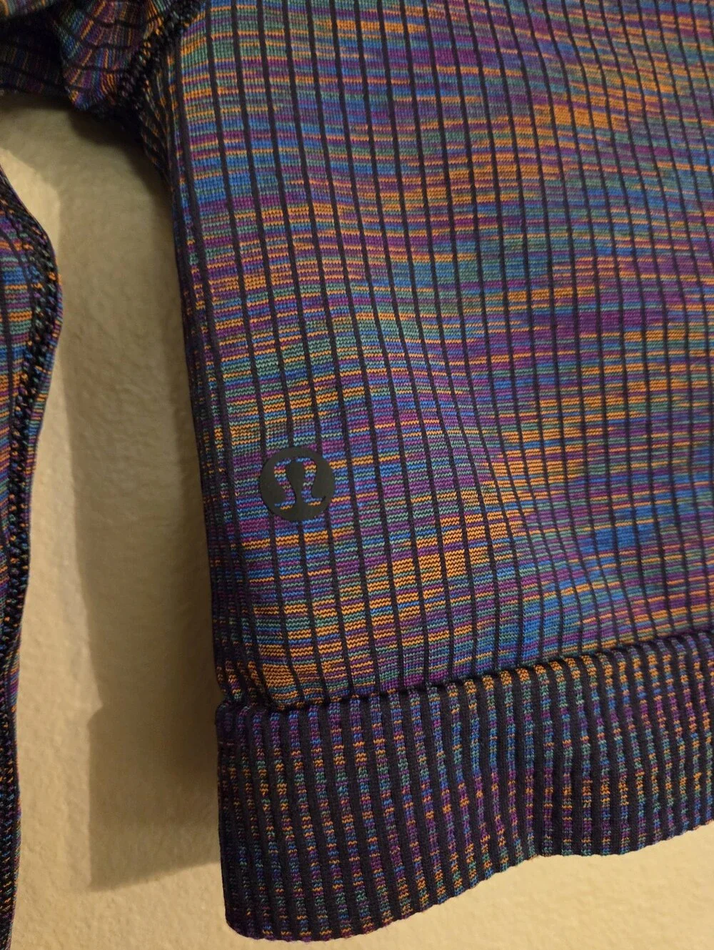 LULULEMON Ebb To Street Seamless Long Sleeve‎ Crop Top Rainbow Multi/Black SZ 4